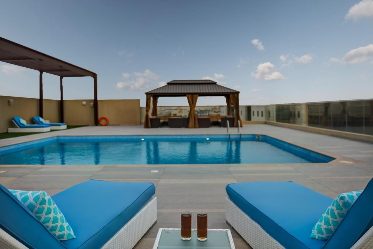 Abar Hotel Apartments Dip-1 Дубай Екстер'єр фото